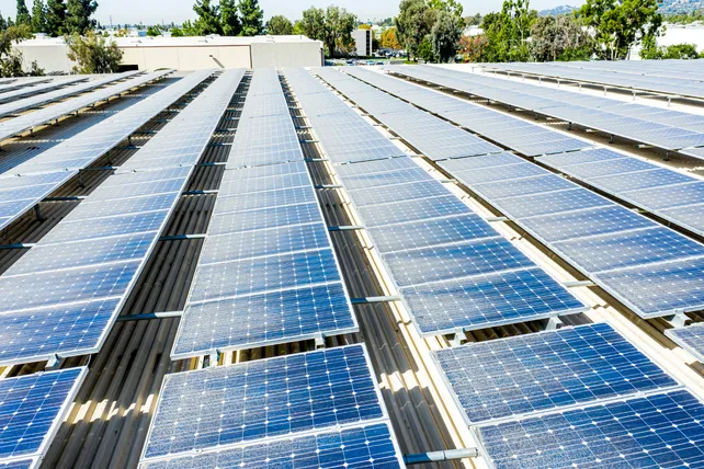 Commercial solar panels - image 31